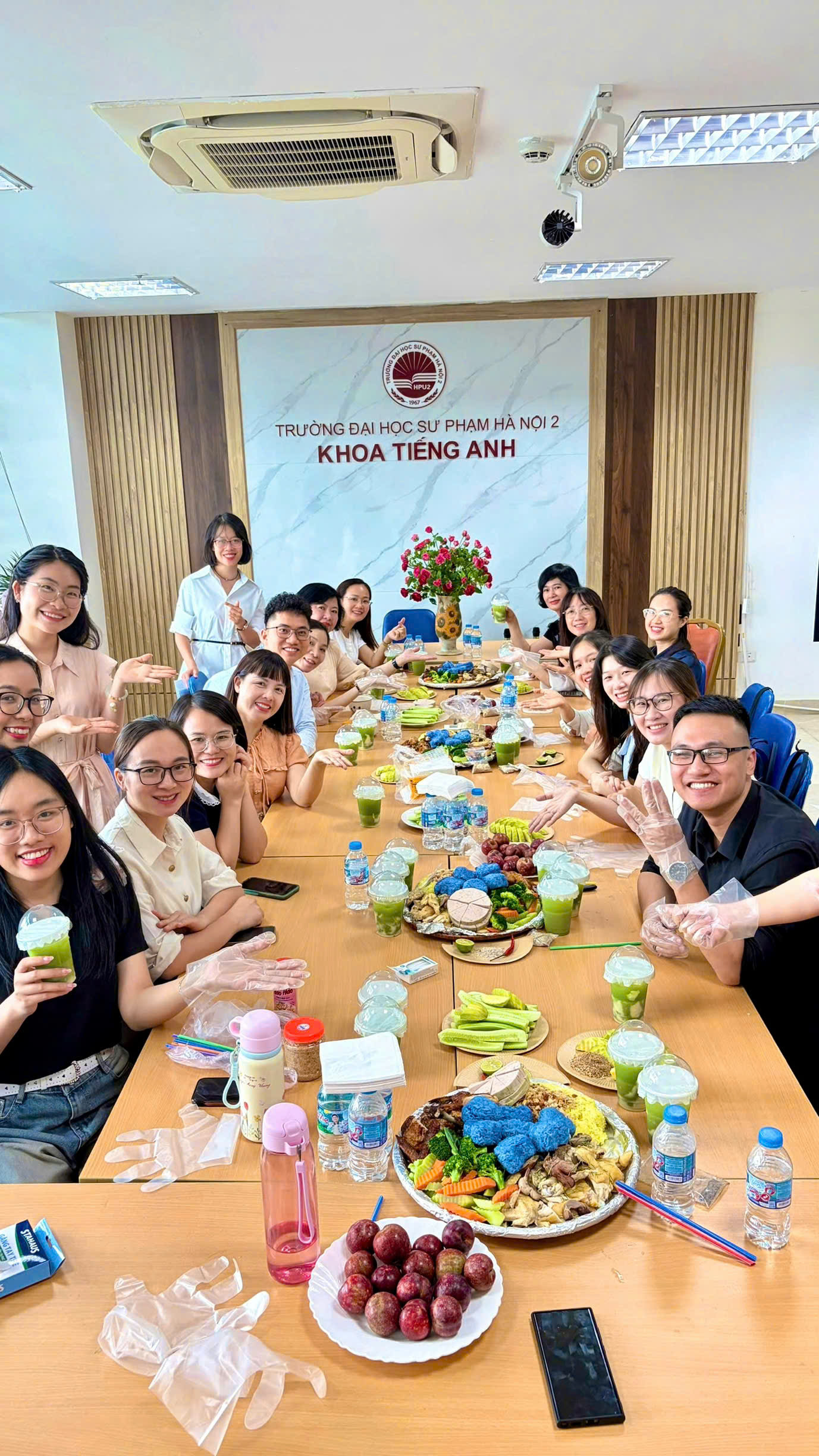 BỮA CƠM CÔNG ĐOÀN KHOA TIẾNG ANH THÁNG 5/2026